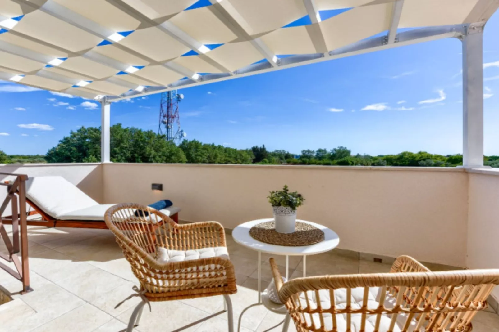 RUSTIC VILLA PEROSA WITH HEATED POOL-Terras