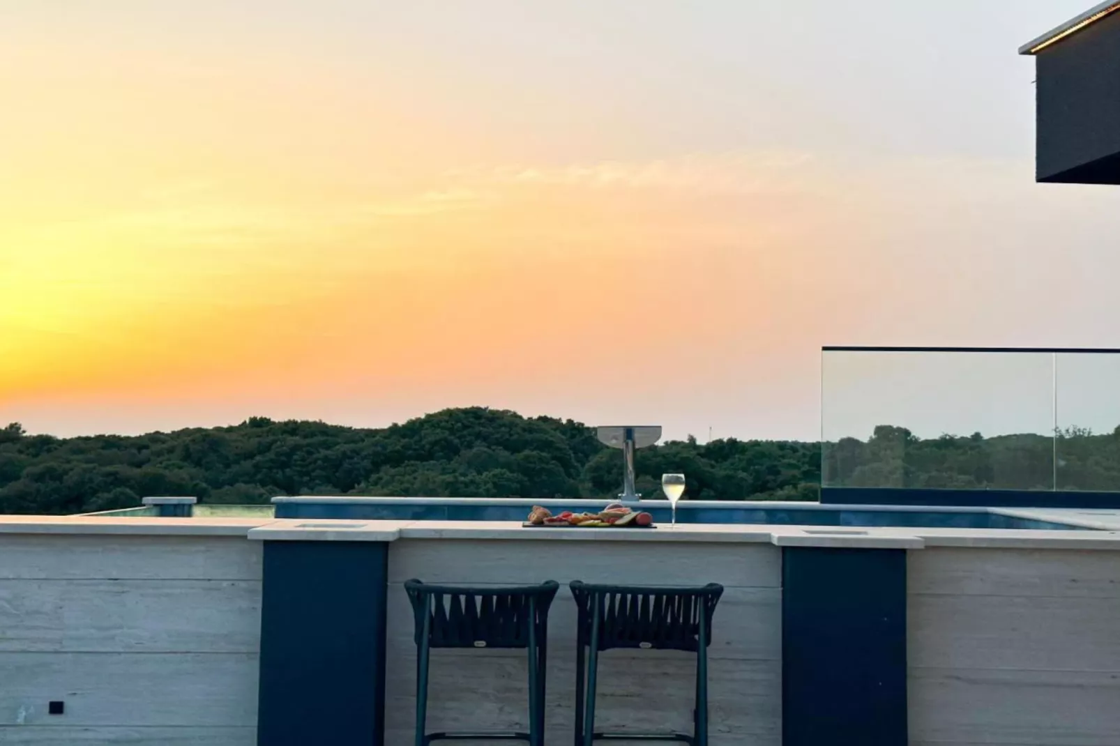 Leonarda Waterfront Residences- Three-Bedroom Penthouse with Infinity Pool (The Skyview Penthouse) - S4-Terras