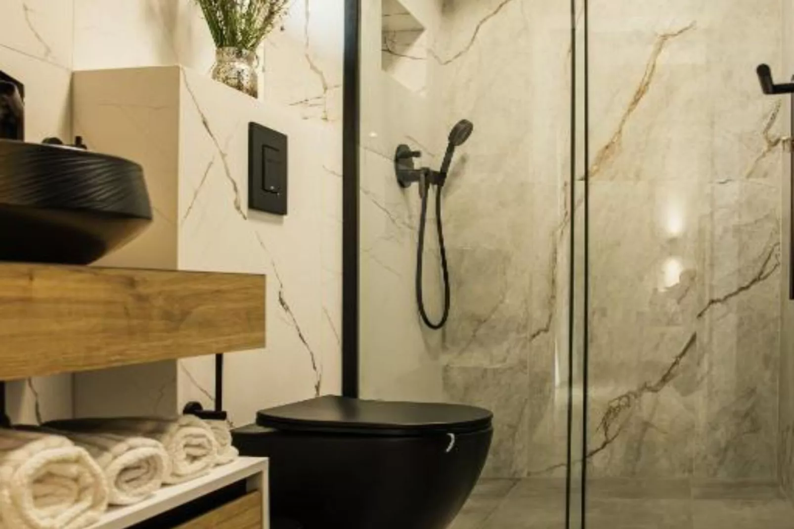 Luxury Villa Lara with Heated Pool, Hot-Tub and Sauna - Six Bedroom Villa with Pool-Badkamer