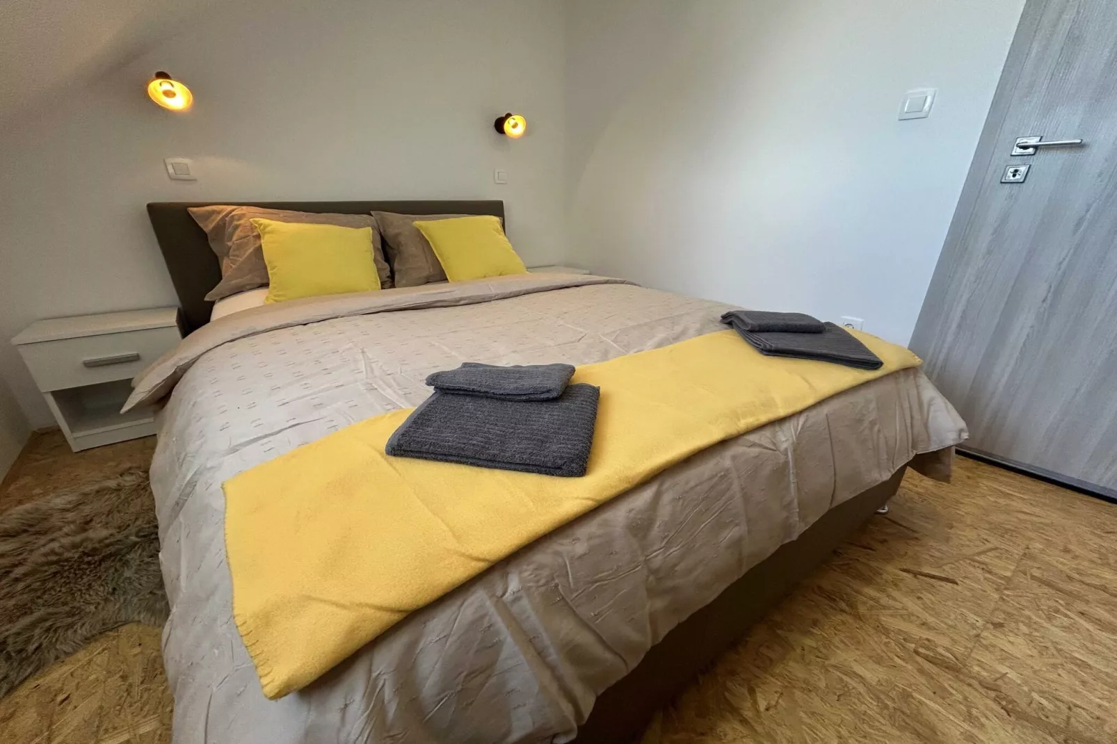 City Modern and Vibrant Apartments Ljubljana - Standard One Bedroom Apartment (owner A3)-Slaapkamer