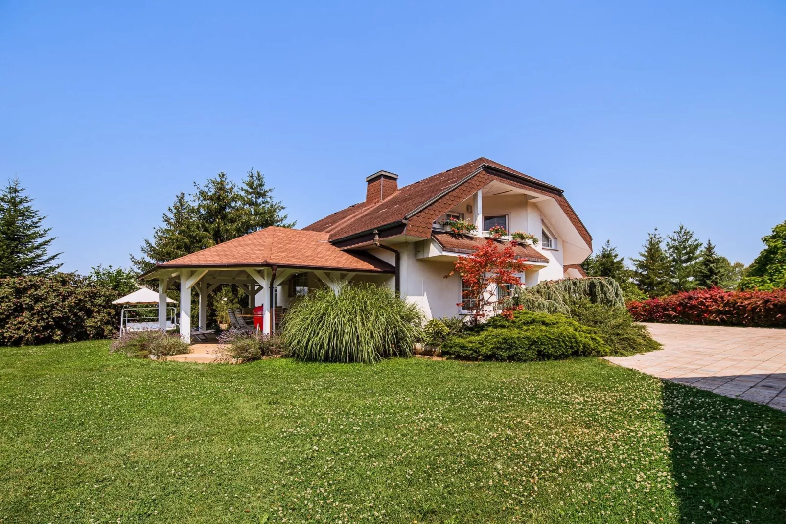 Stunning Rural Holiday Home with Garden and BBQ -  Four Bedroom Holiday Home-Buitenlucht