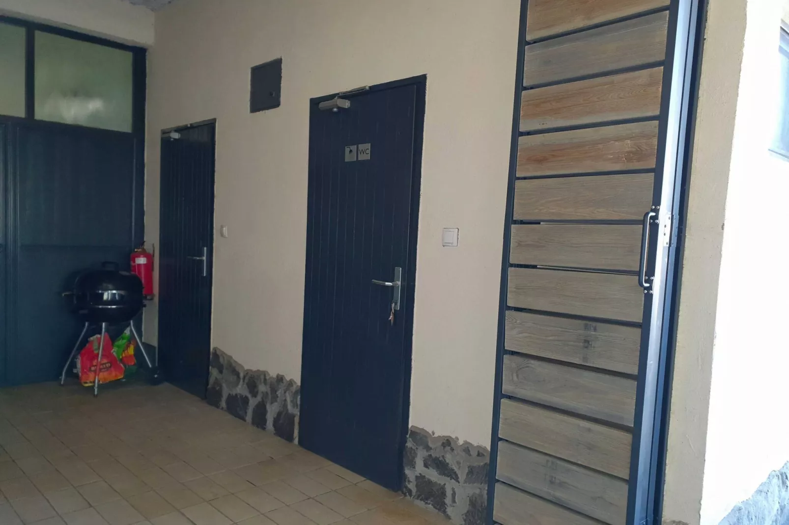 Bright and Sunny Apartment with Terrace - Two Bedroom Apartment with Terrace-Buitenlucht