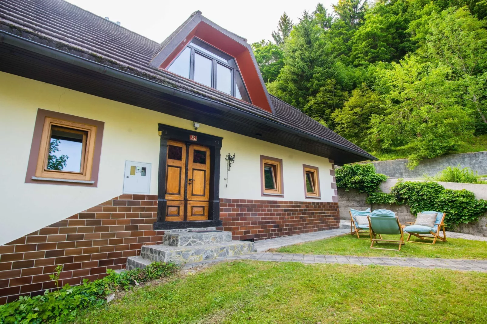 Rustic Authentic Holiday Home with Terrace and Wood Stove - Three Bedroom Holiday Home with Terrace-Buitenlucht