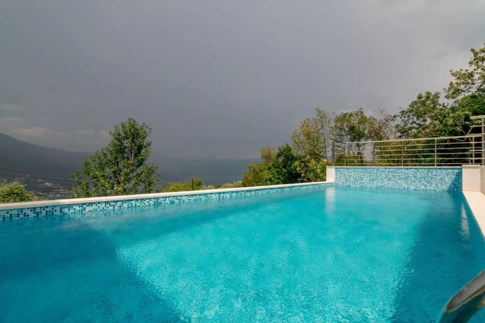 Tranquil Retreat with Private Pool in Lustica Bay - One Bedroom Apartment with Balcony and Sea View 1-Zwembad