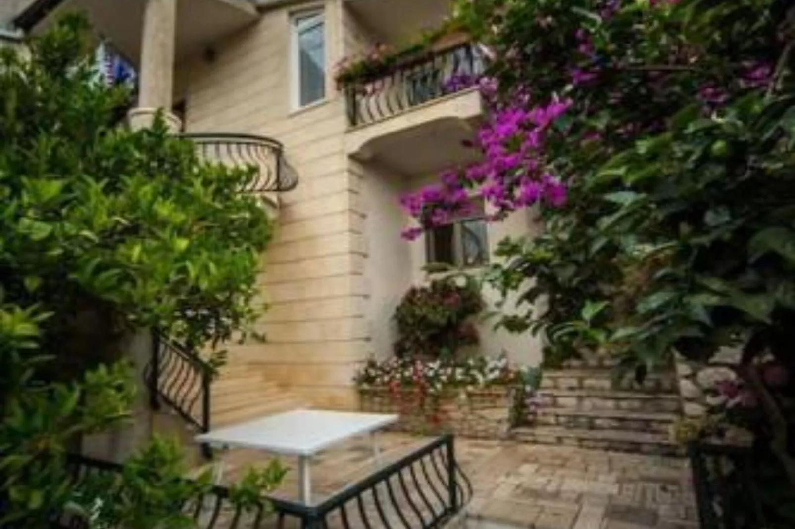 One-Bedroom Apartment With Lake View-Buitenlucht