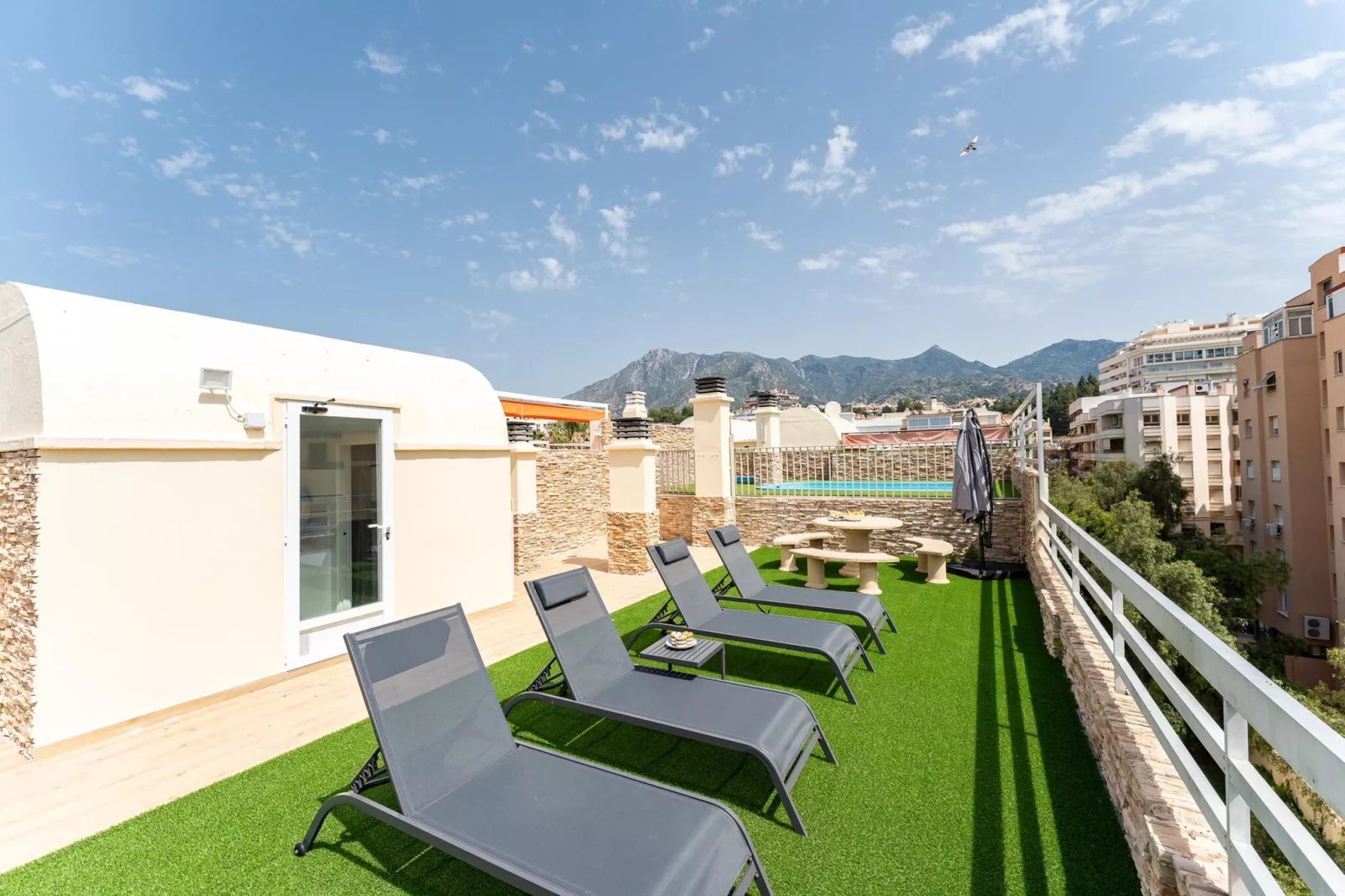 CT 393 - Faro's Soulrise Rooftop - Marbella Beach-Terrasbalkon
