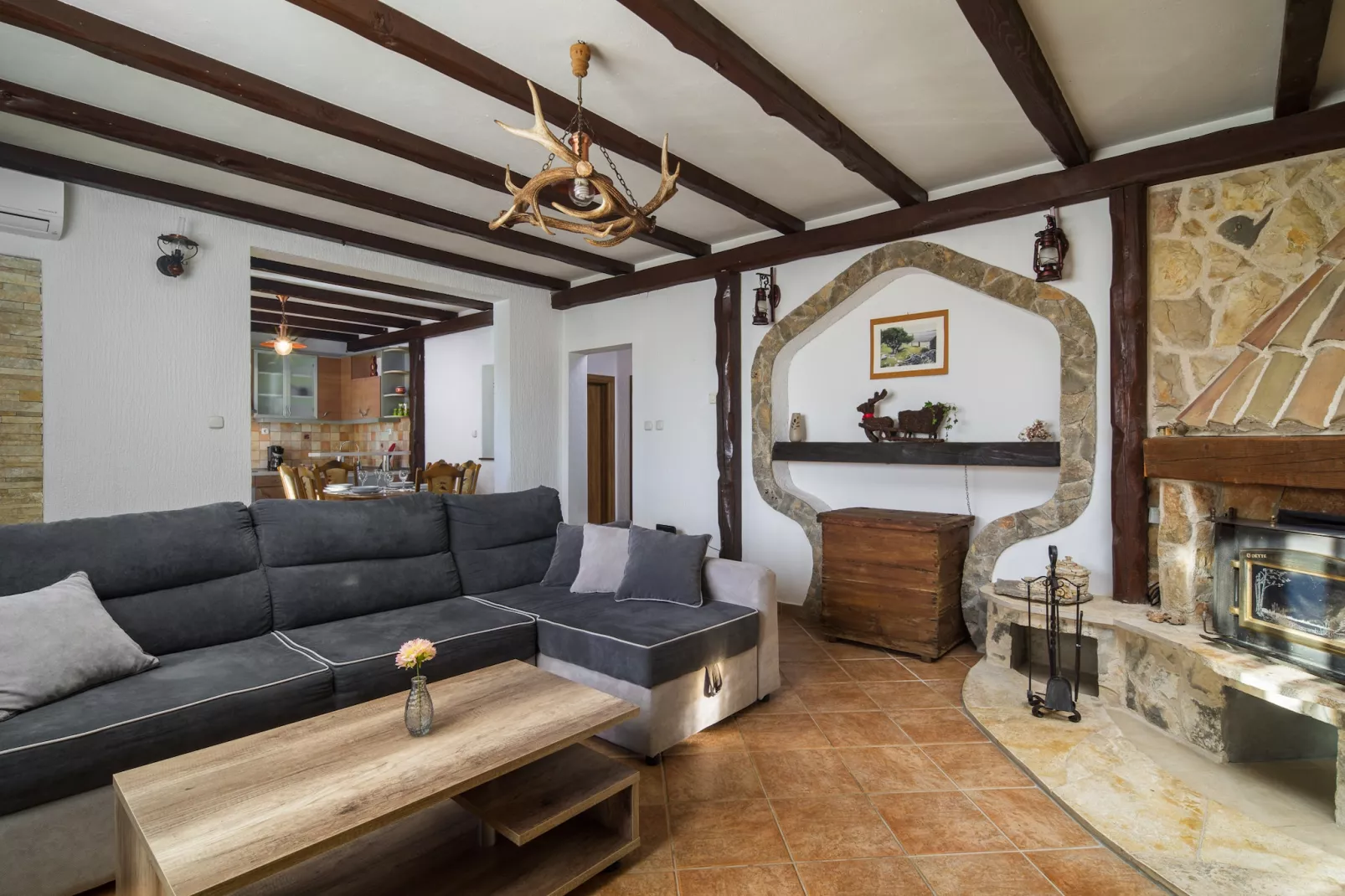 Villa Olea with private heated pool-Woonkamer