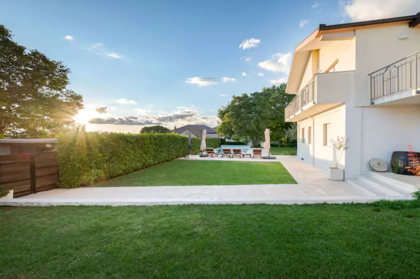 Villa Mima Pool Retreat - Five Bedroom Villa With Pool-Buitenlucht