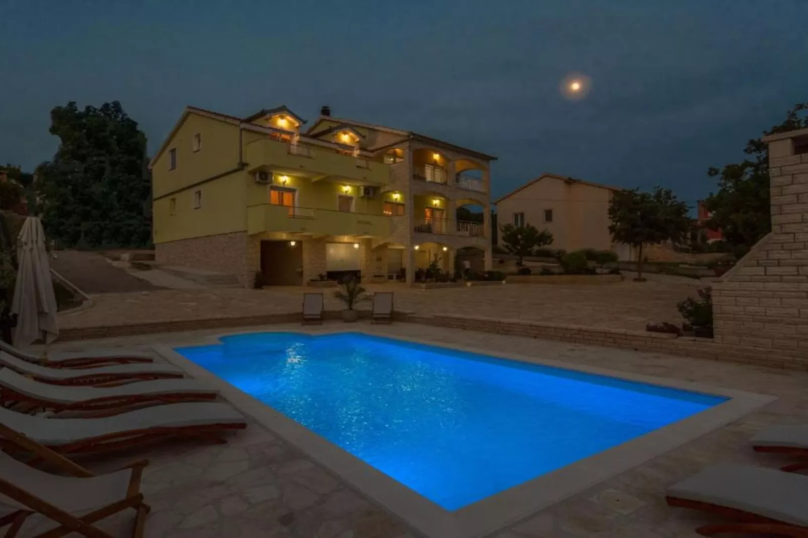 Holiday House BALEN with Swimming Pool - Six Bedroom Holiday House With Pool-Buitenlucht