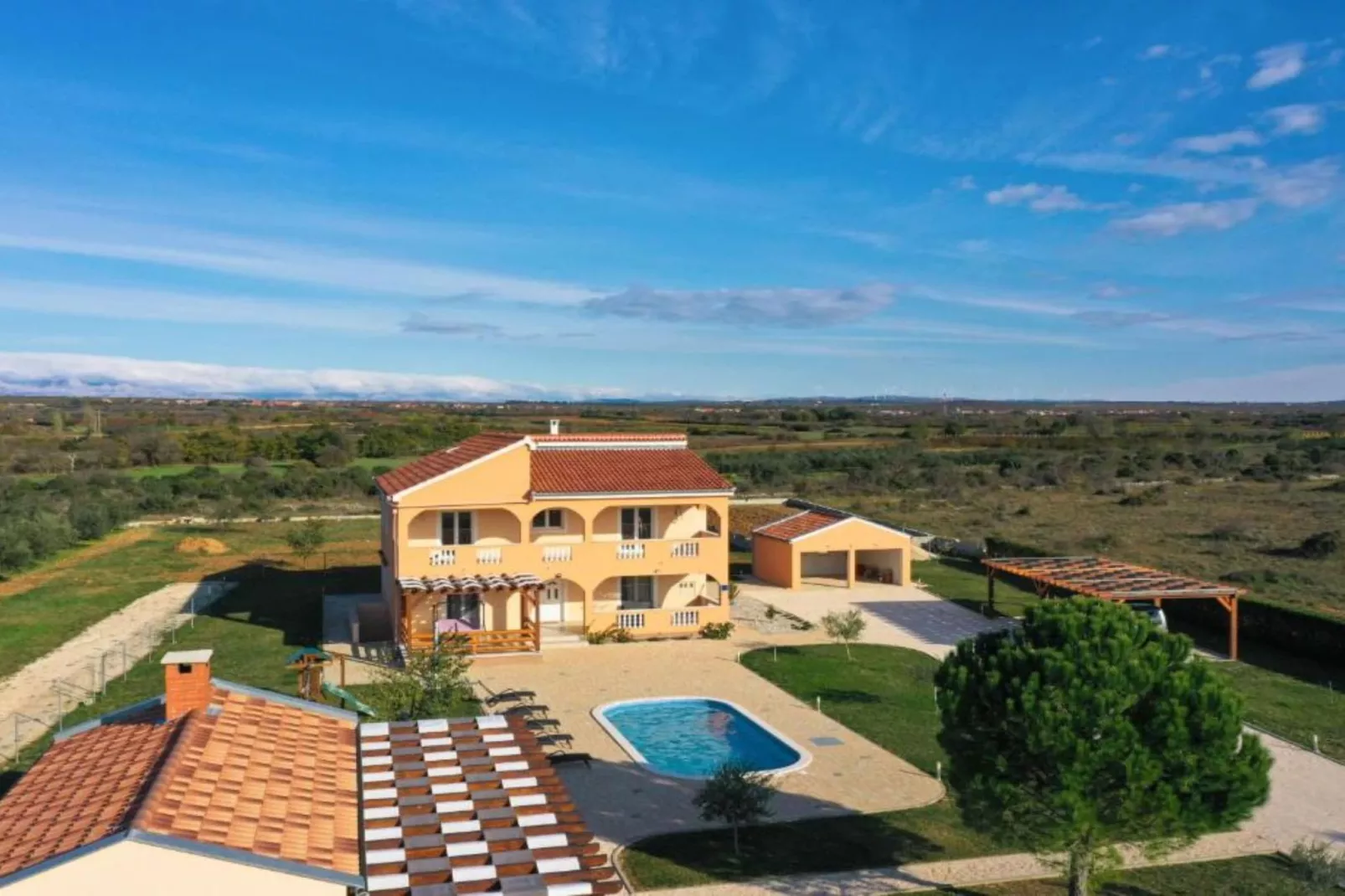 Villa Maja - Three bedroom villa with pool-Buitenlucht