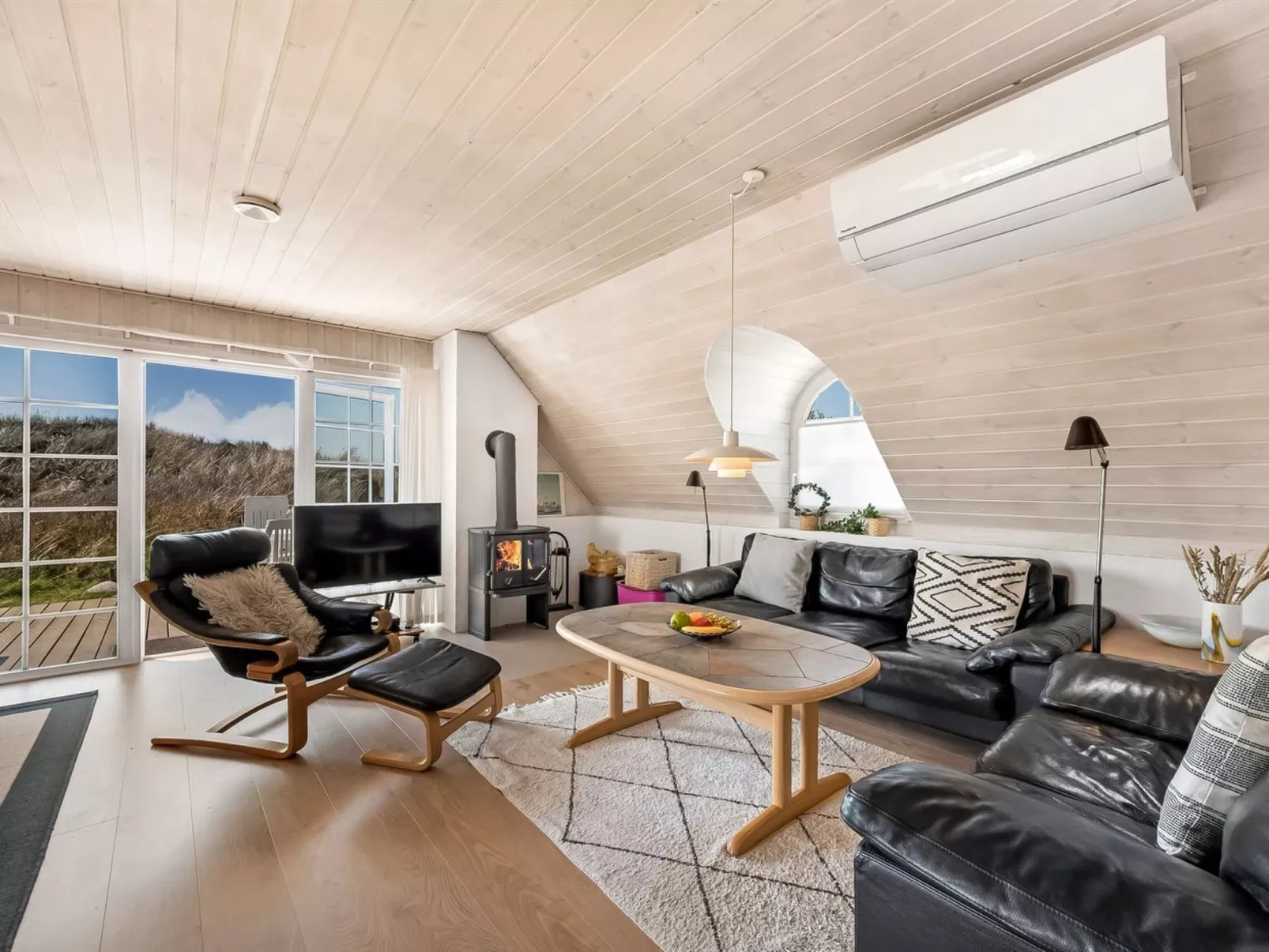 "Slava" - 250m from the sea-Binnen