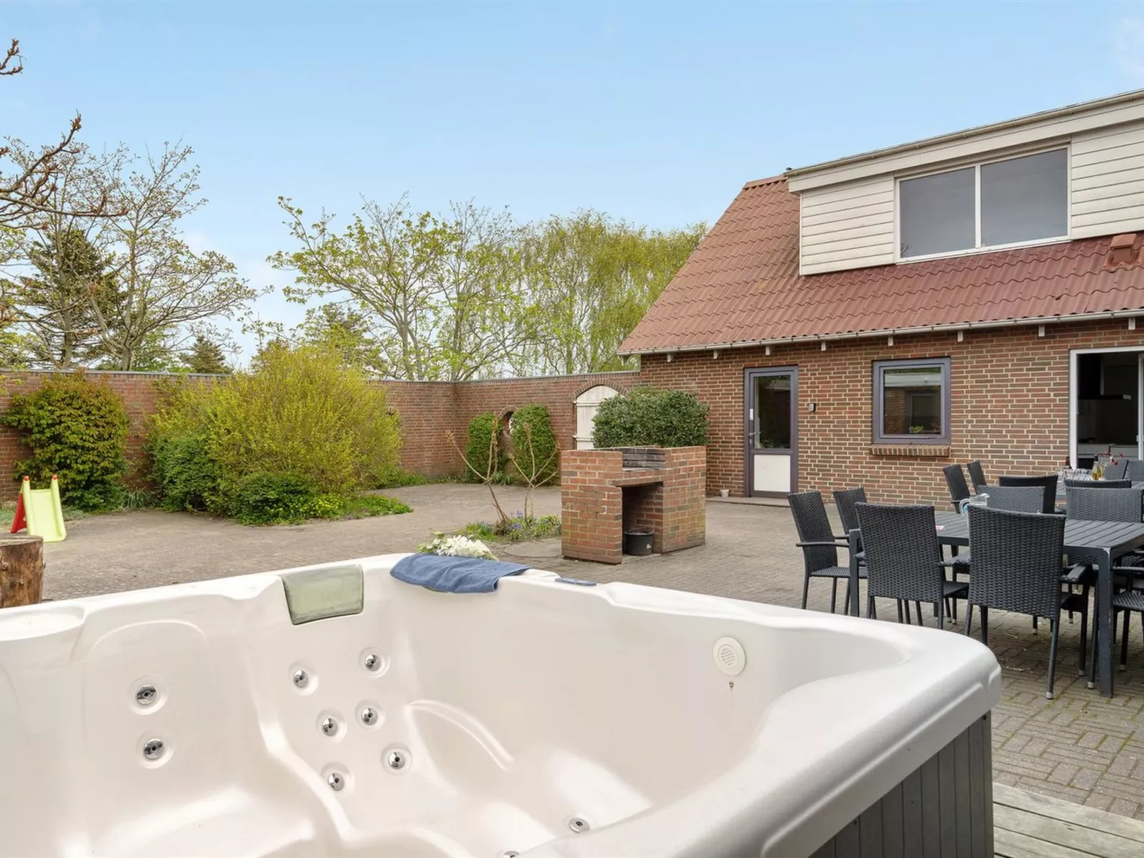 "Rahild" - 2km to the fjord-Binnen