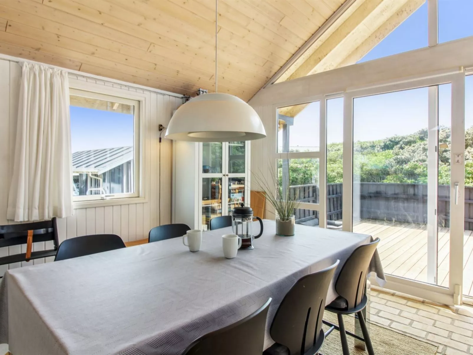 "Harry" - 100m from the sea-Binnen