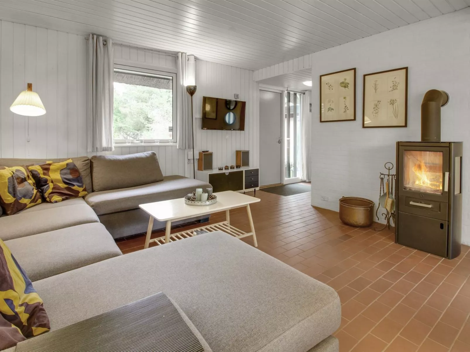 "Emilla" - 3.8km from the sea-Binnen