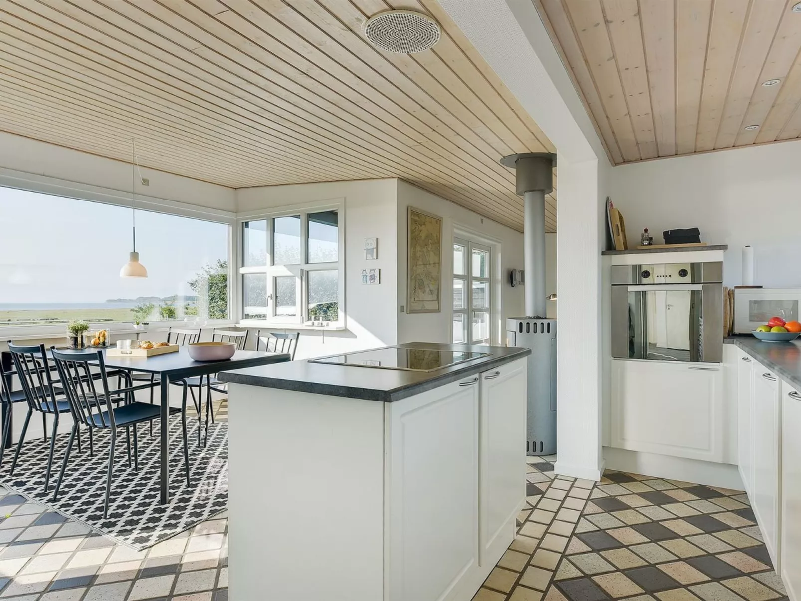 "Kaapo" - 300m from the sea-Binnen