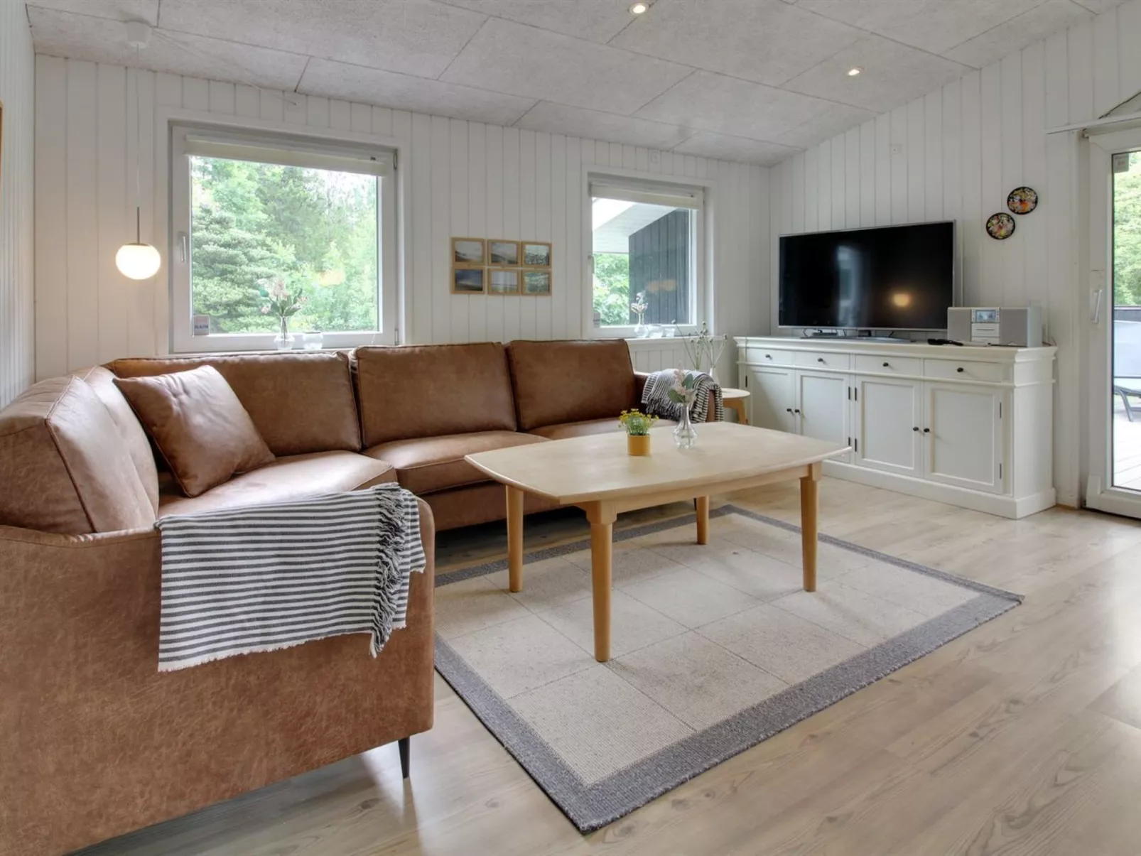 "Mikaela" - 1km from the sea-Binnen