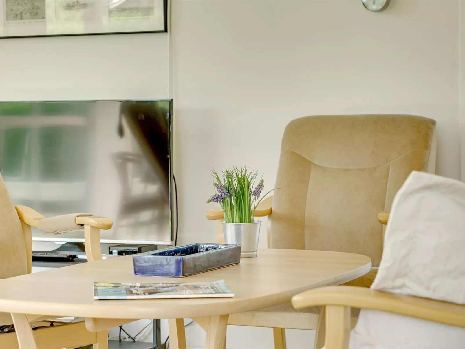 "Maybritt" - 100m from the sea-Binnen