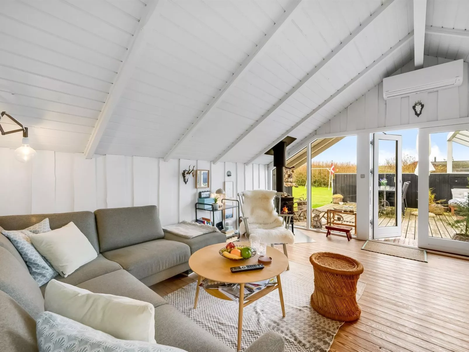 "Kamile" - 400m from the sea-Binnen