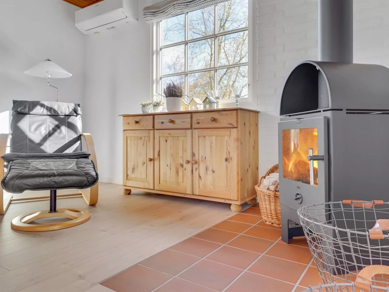 "Undis" - 660m from the sea-Binnen