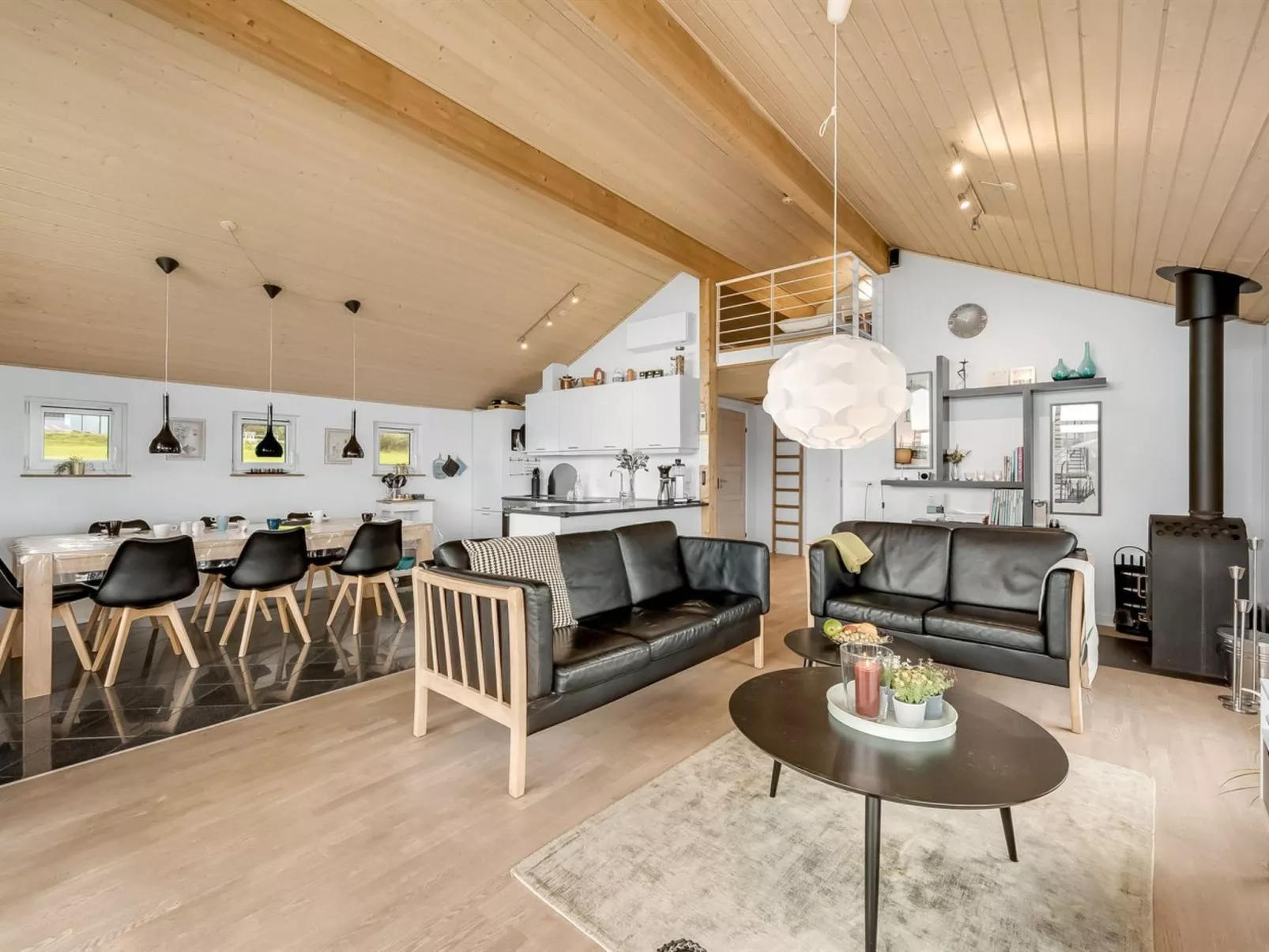 "Samuil" - 300m to the fjord-Binnen