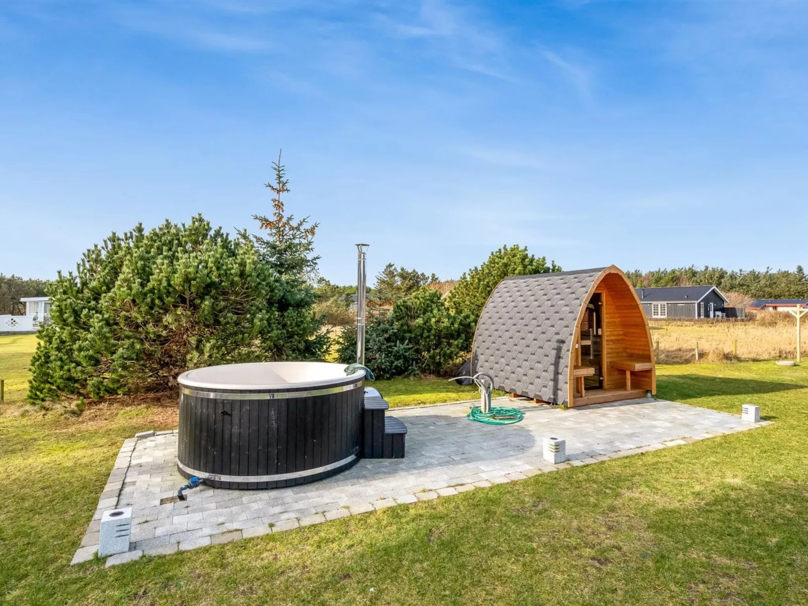 "Sissan" - 900m from the sea-Binnen