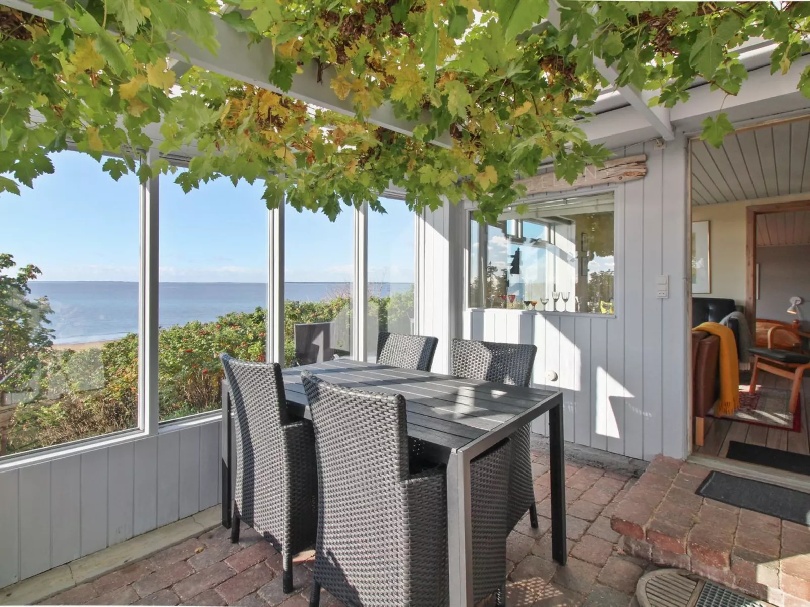 "Erno" - 20m from the sea-Binnen