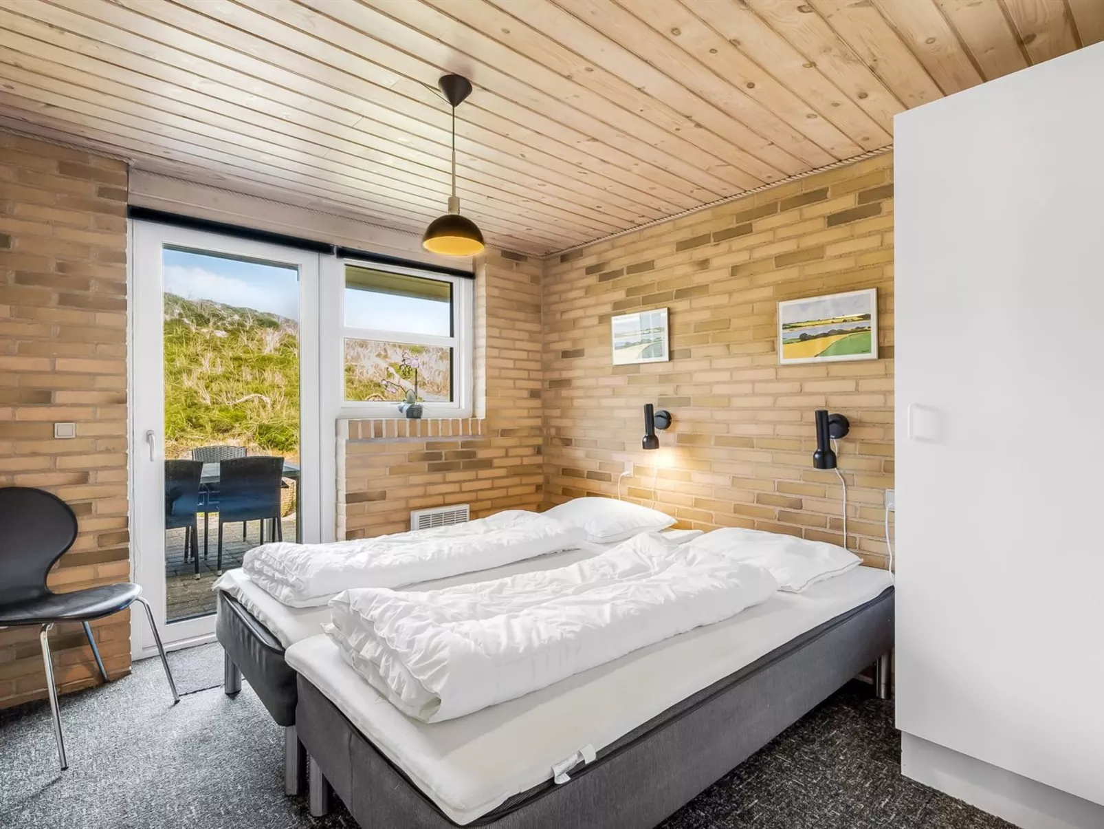 "Ewy" - 300m from the sea-Binnen