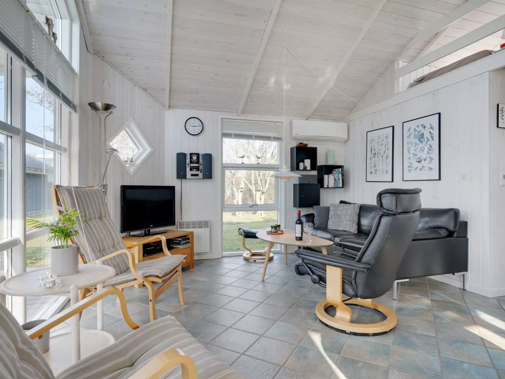 "Yara" - 1km to the fjord-Binnen