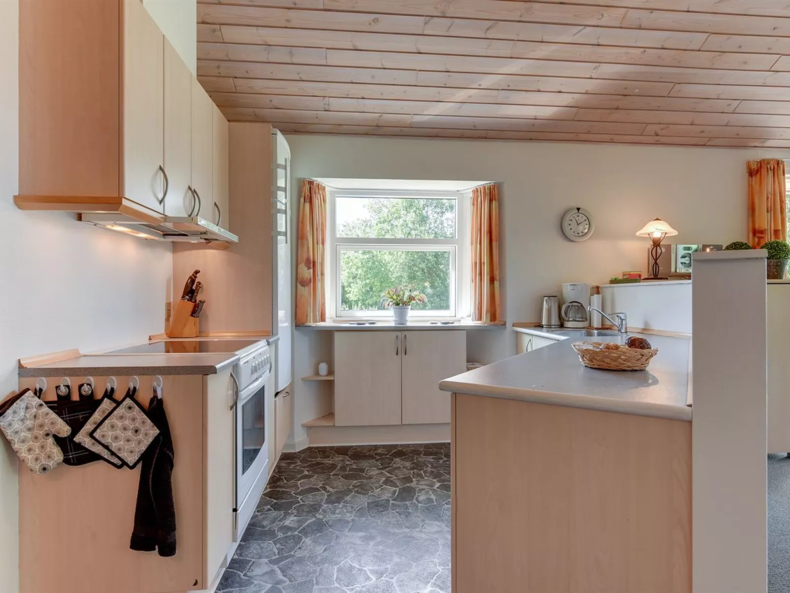 "Herlugh" - 1km to the fjord-Binnen