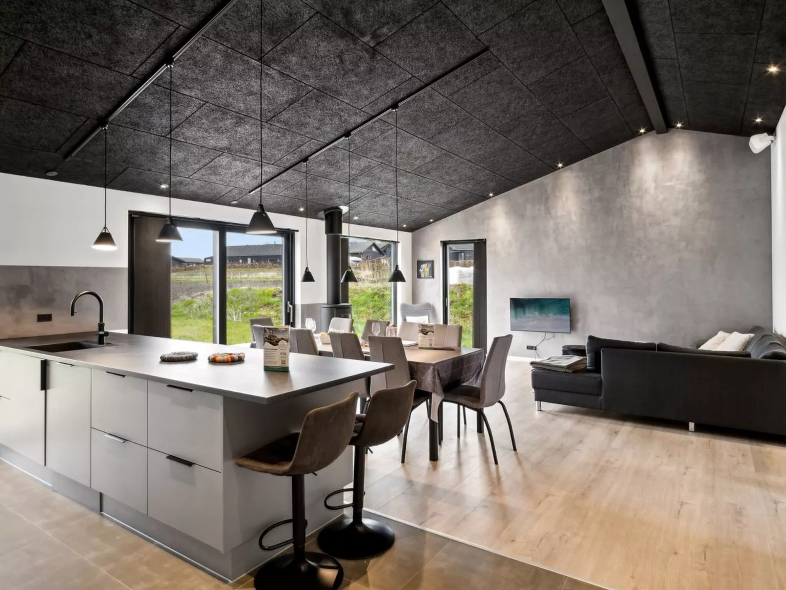 "Jul" - 300m from the sea-Binnen