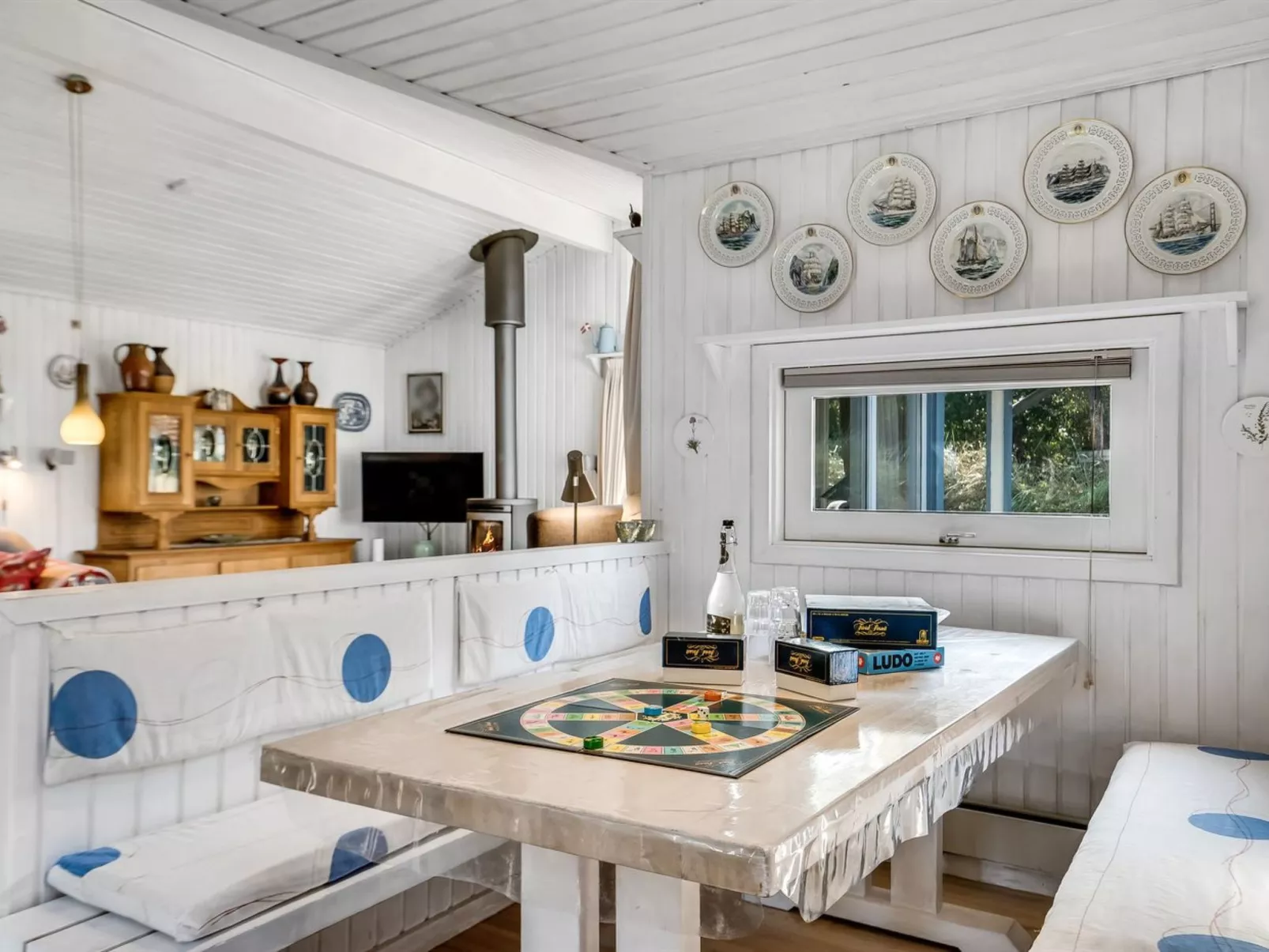 "Amai" - 100m from the sea-Binnen