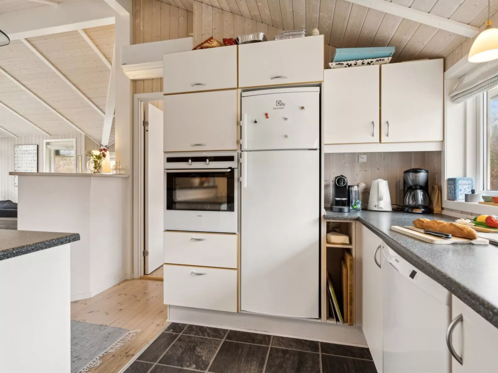 "Fatima" - 400m from the sea-Binnen