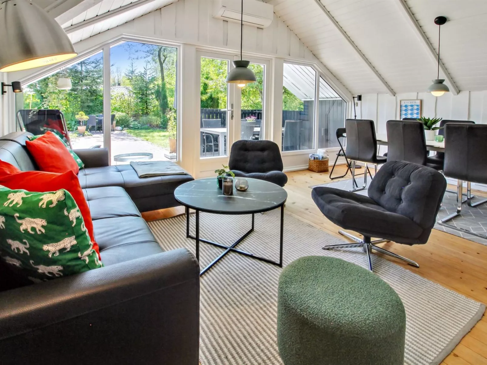 "Jaakob" - 30km from the sea-Binnen