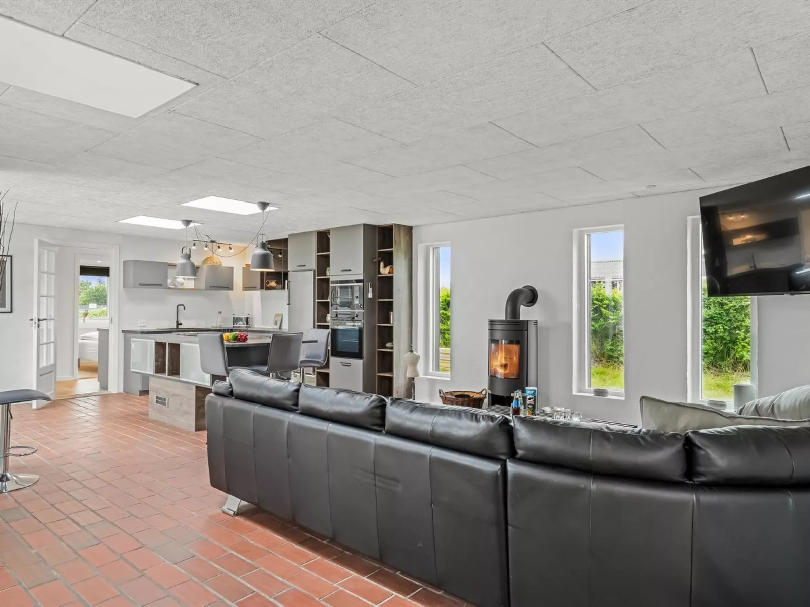 "Tonna" -  from the sea-Binnen