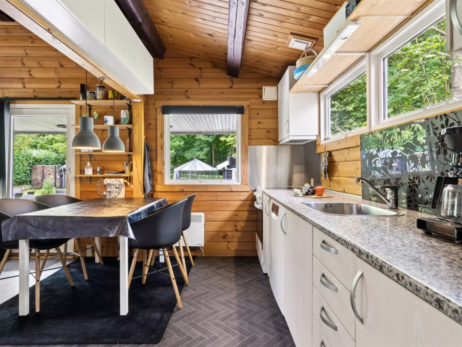 "Araminta" - 800m from the sea-Binnen