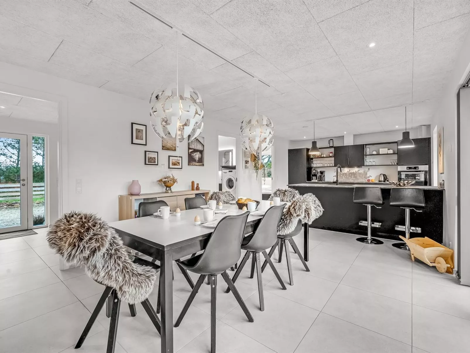 "Elisaveta" - 400m to the fjord-Binnen