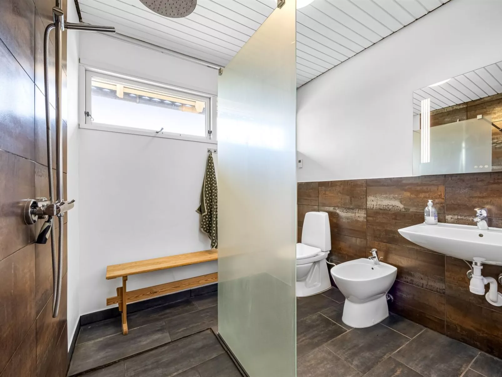 "Solvey" - 400m from the sea-Binnen