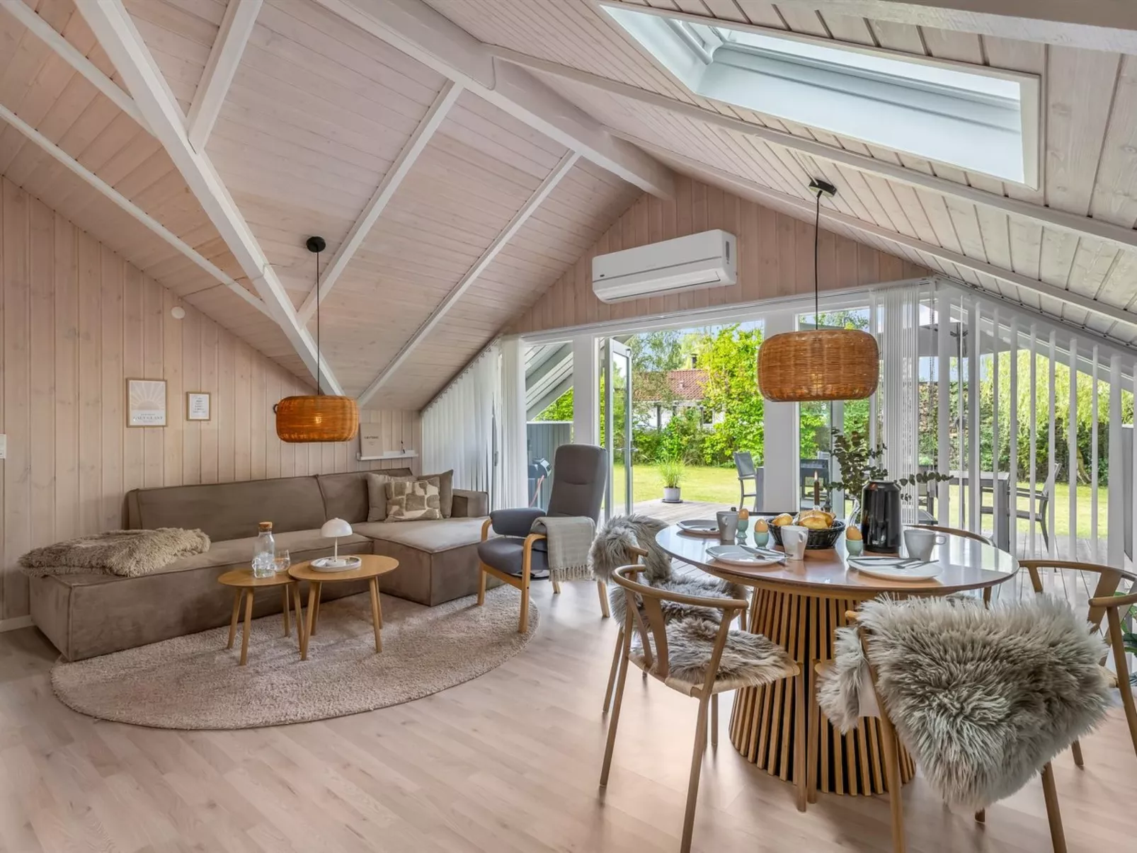 "Tara" - 450m from the sea-Binnen