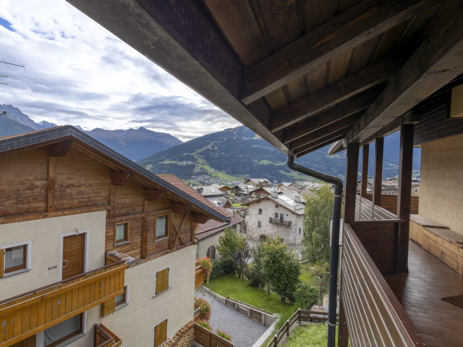 Oga Mountain Home-Buiten