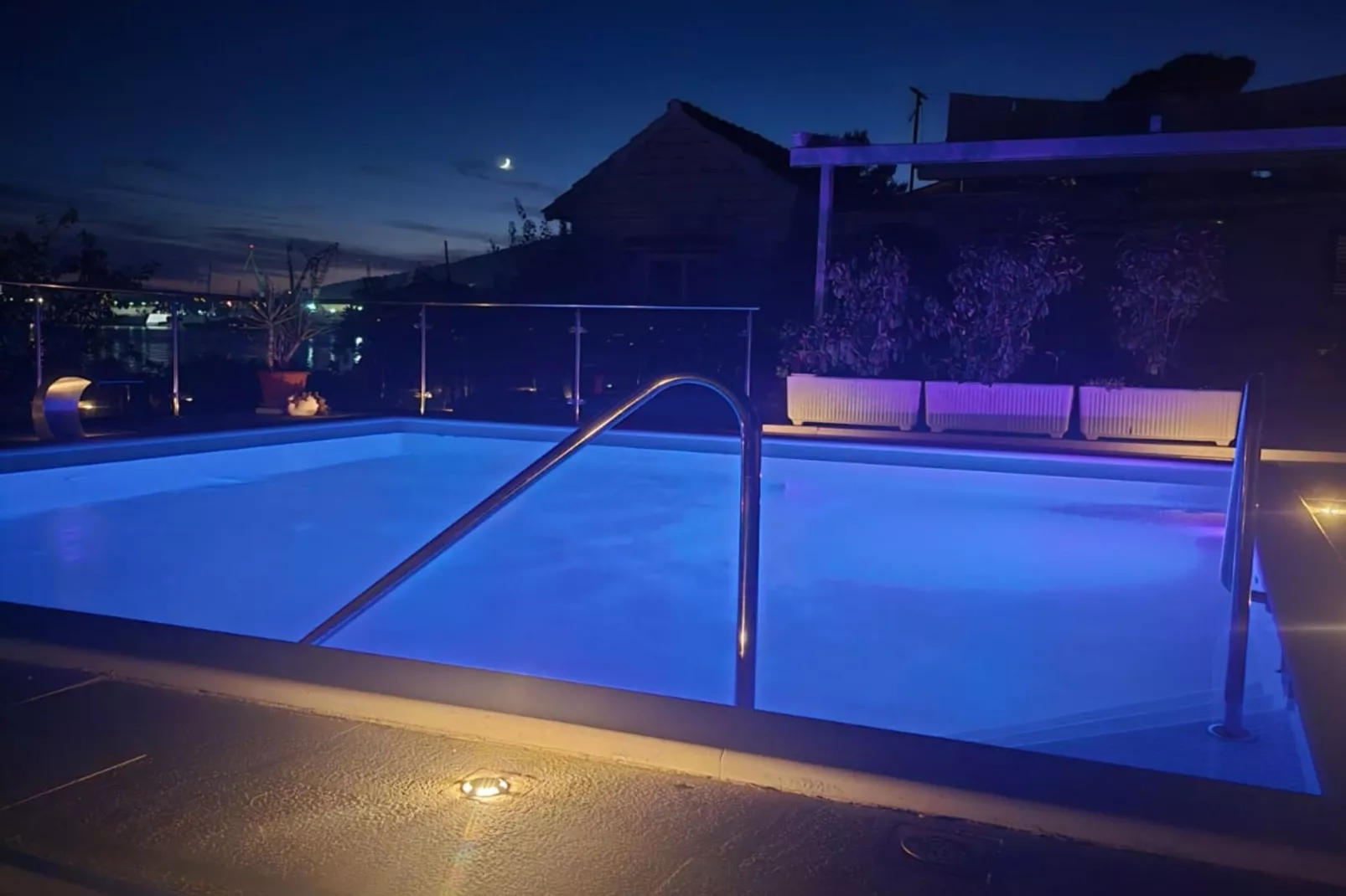 Three-Bedroom Apartment With Sea View A2-Zwembad