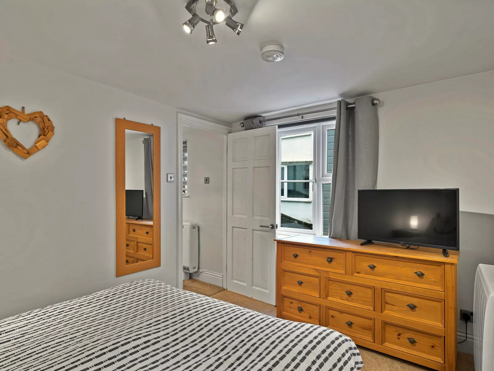 Porthole Cottage-Binnen