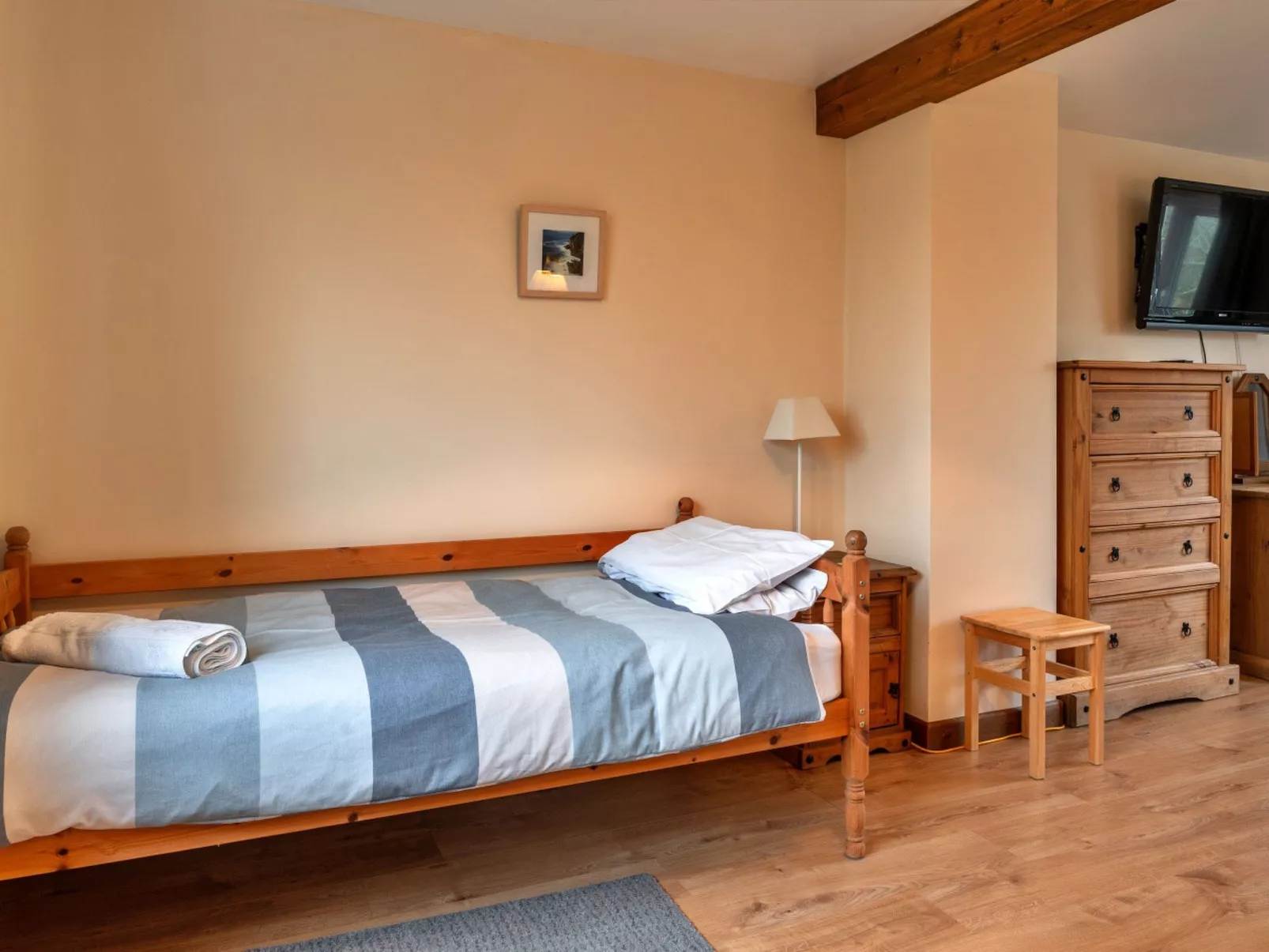 No.1 Gladys' Orchard-Binnen