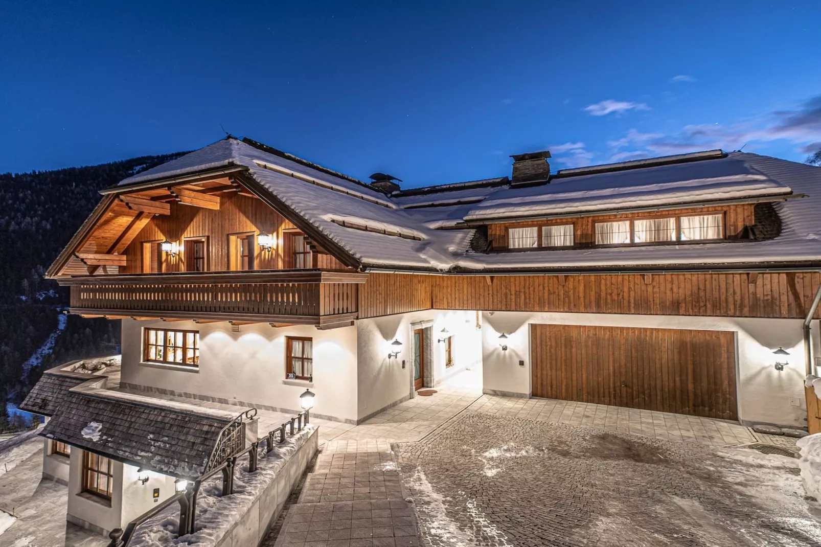 Bad Kleinkirchheim Lush and Spacious Villa with Indoor Pool and Wellness - Seven Bedroom Villa-Buitenlucht