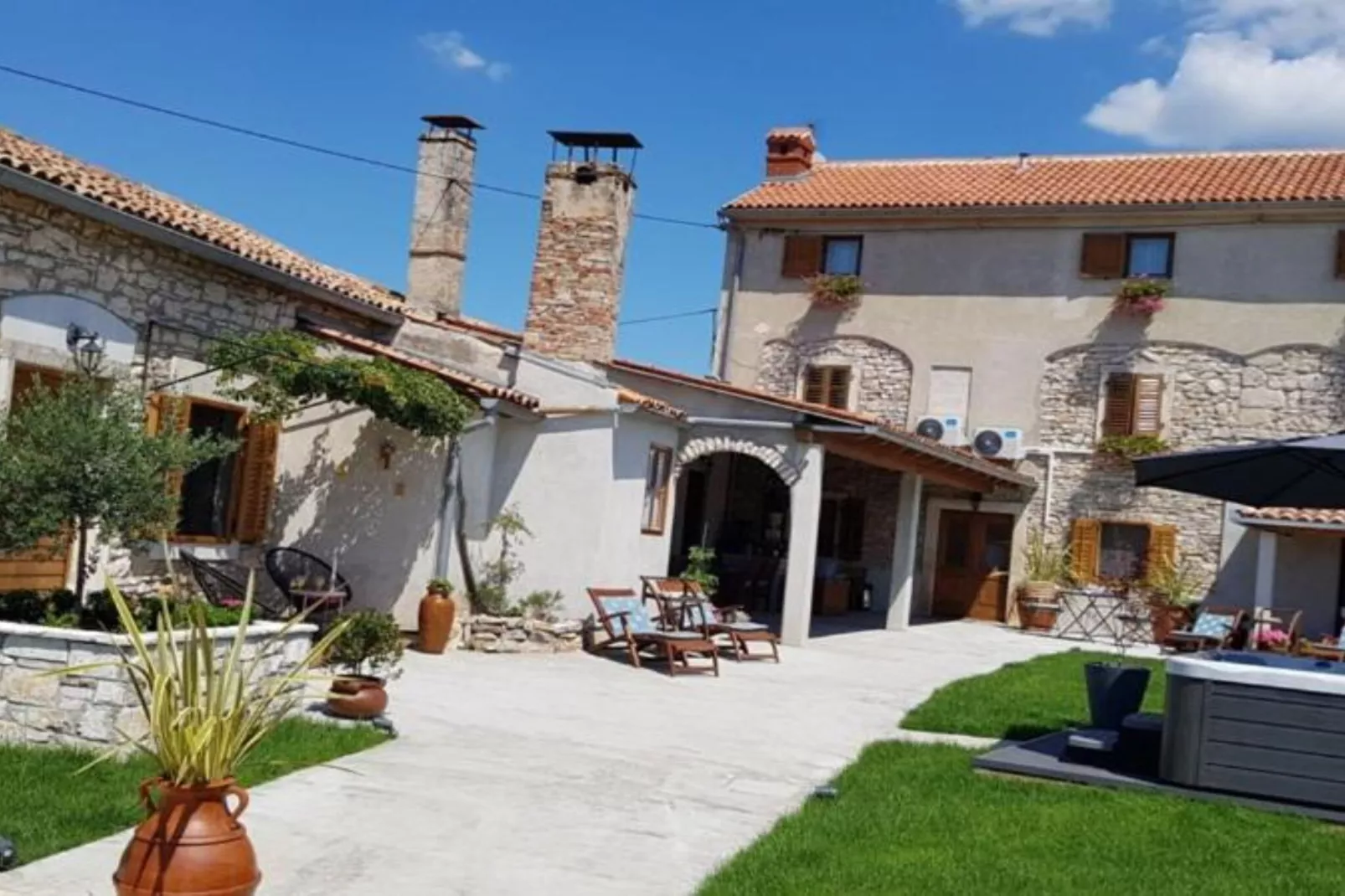 One bedroom apartment ( Ground floor) -(A4)-Buitenlucht