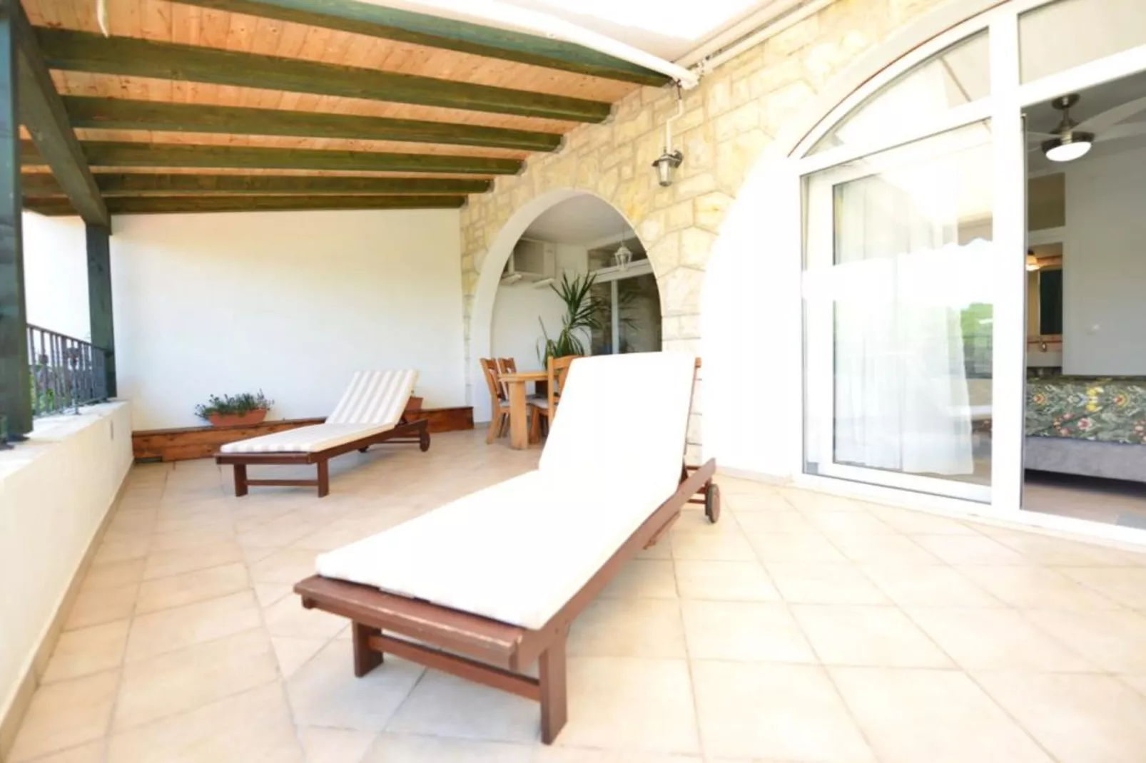 Two-Bedroom Apartment (Kadulja)-Terras