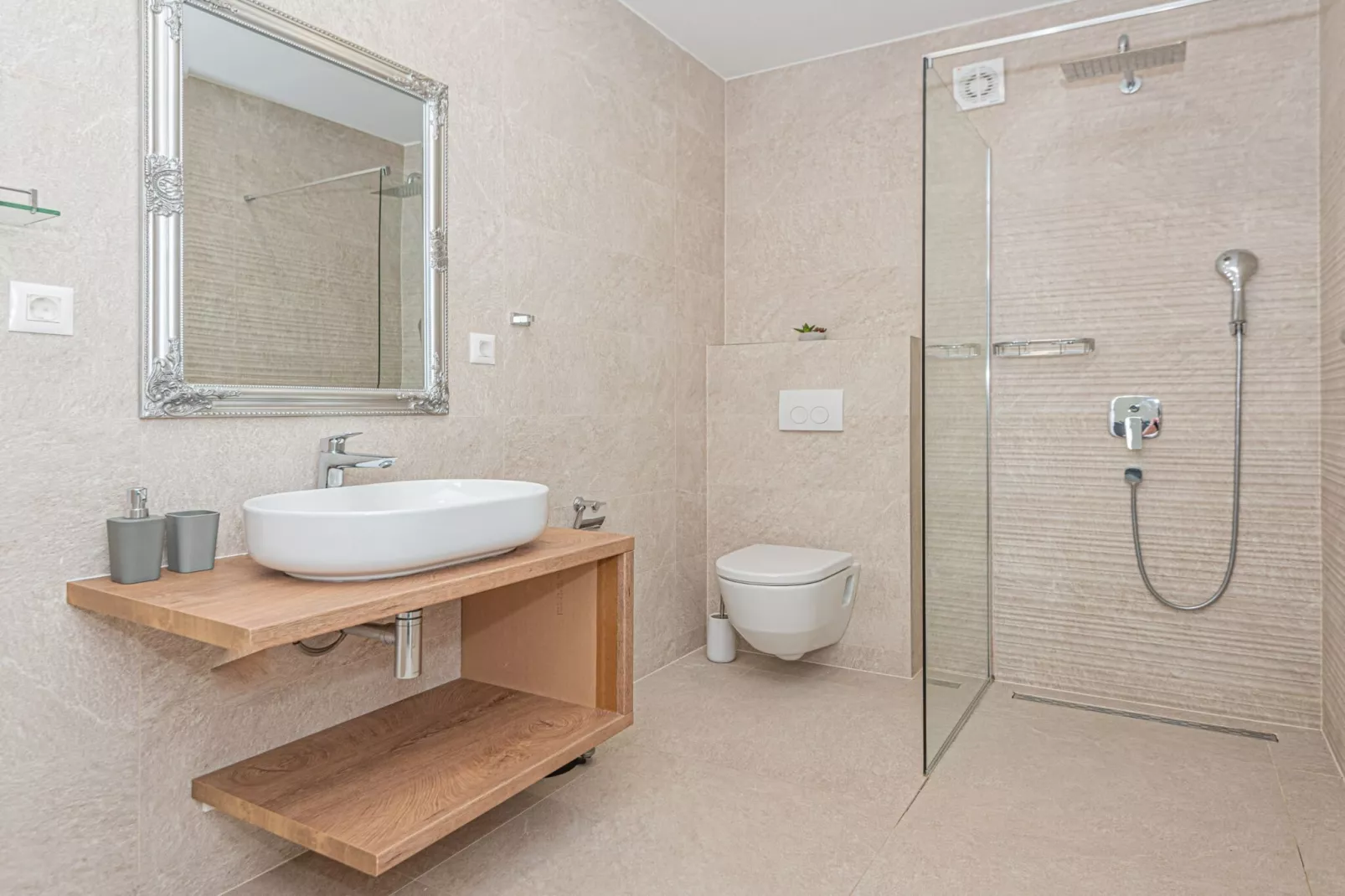 Four-Bedroom Villa With Pool-Badkamer