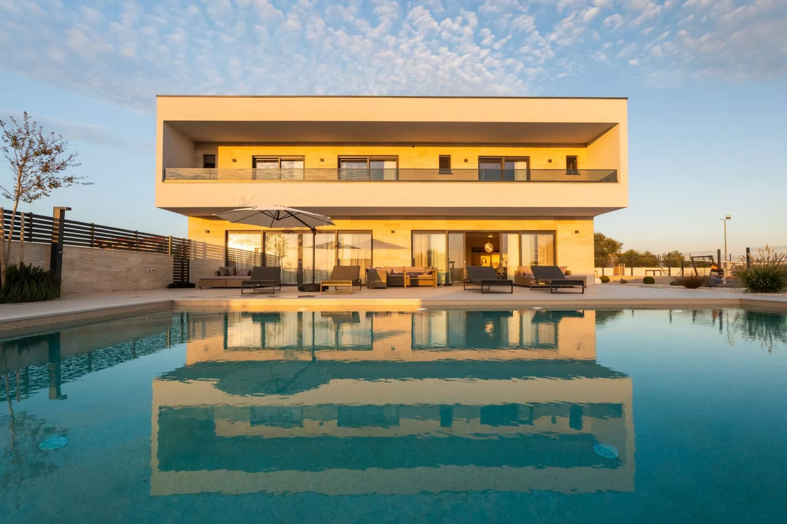 Villa Freedom - Five Bedroom House with Balcony