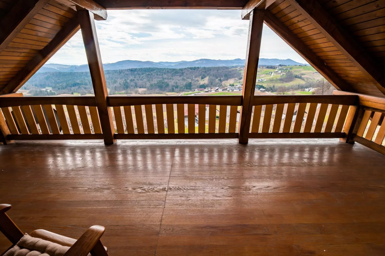 Vivid Hillside Country House with Hot-Tub and Sauna - Two Bedroom Country House-Terrasbalkon