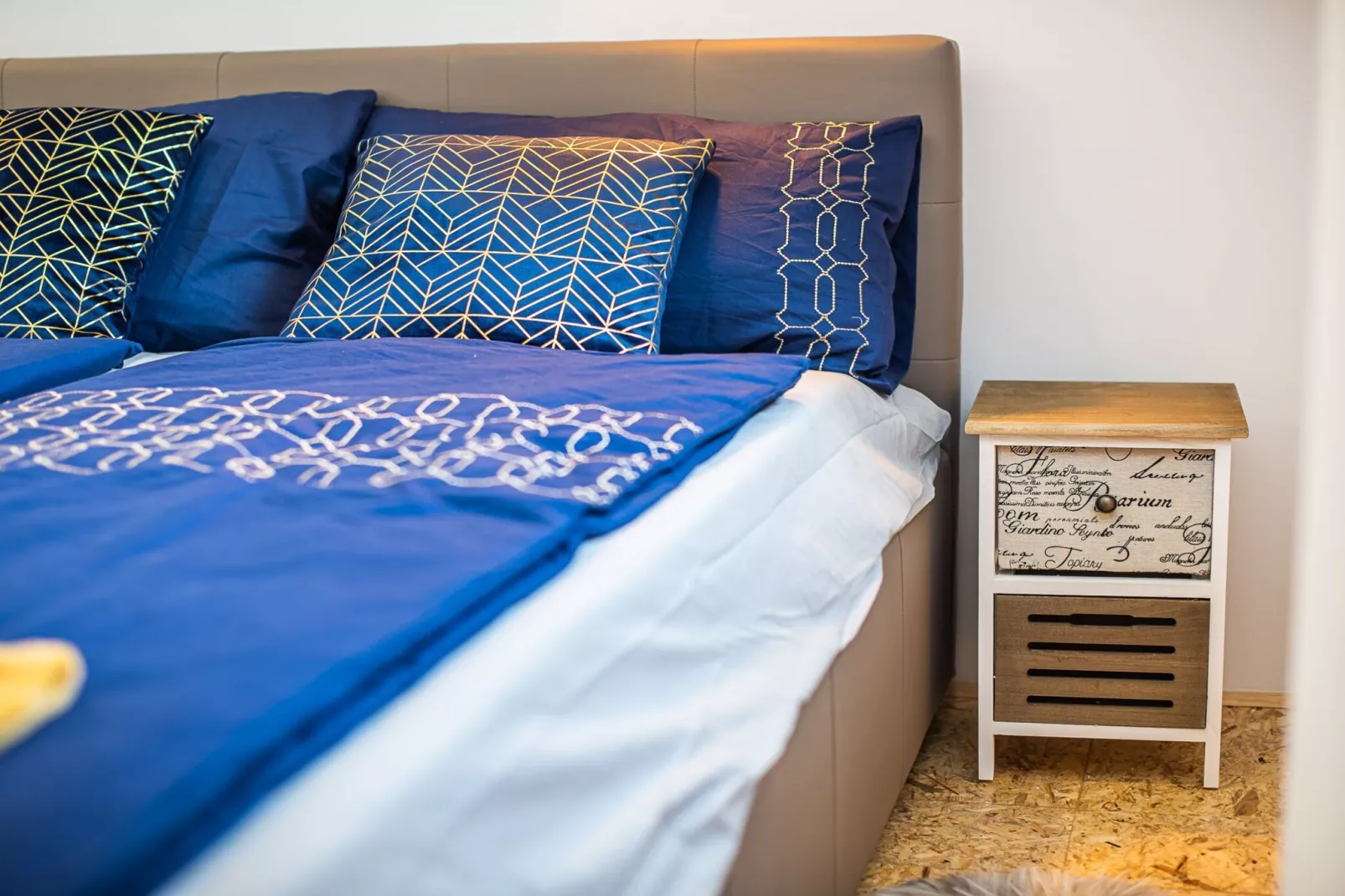 City Modern and Vibrant Apartments Ljubljana - Standard One Bedroom Apartment (owner A3)-Slaapkamer