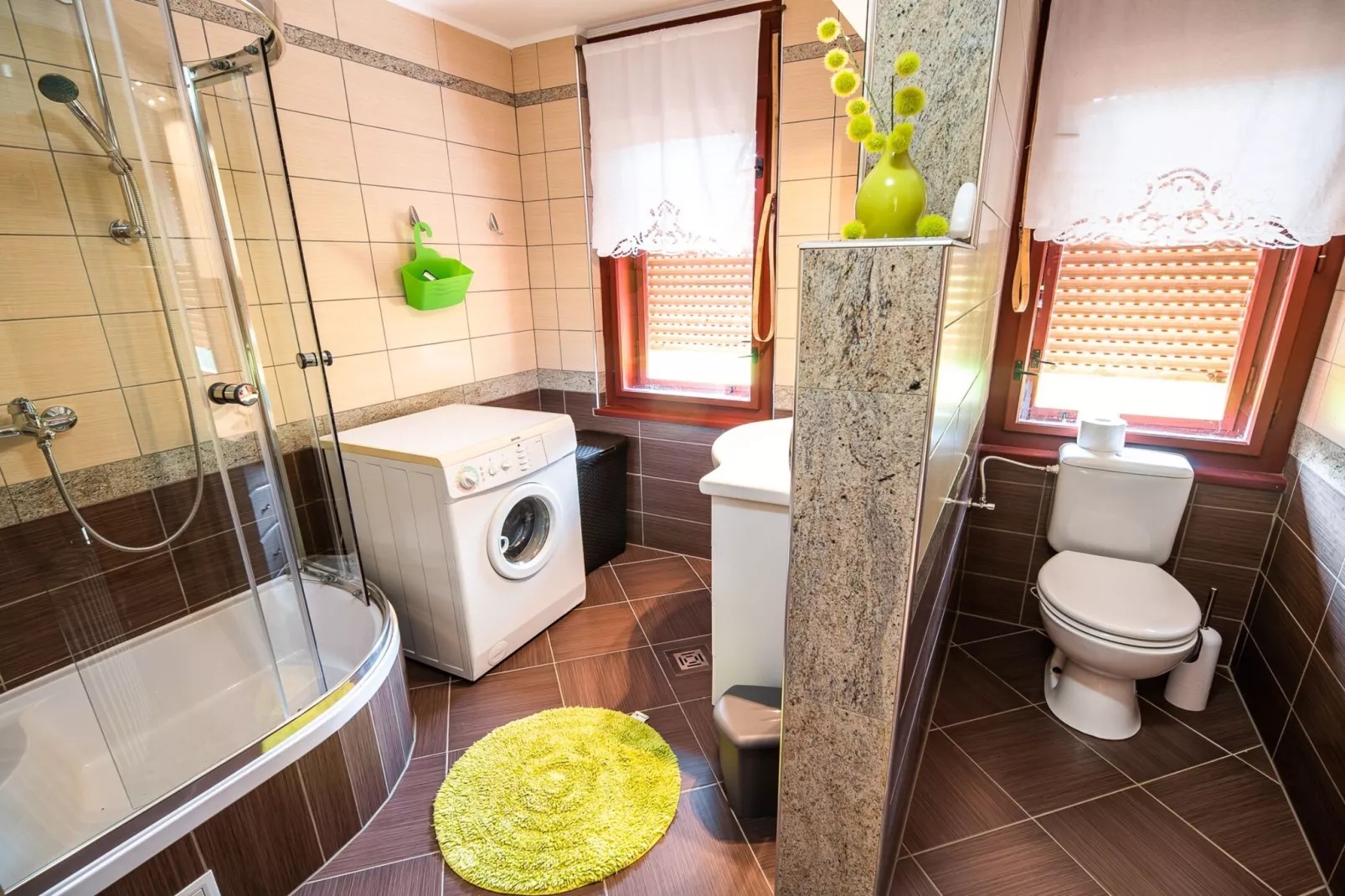 Bloomfield Retreat Country House with Sauna - Three Bedroom Country House-Badkamer